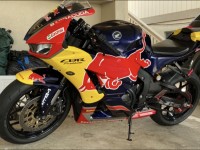 Ich bin absolut begeistert von meinen neuen Verkleidungen! Sie sind besser geworden, als ich erwartet hatte! Passt super und die Lackierung war fantastisch!